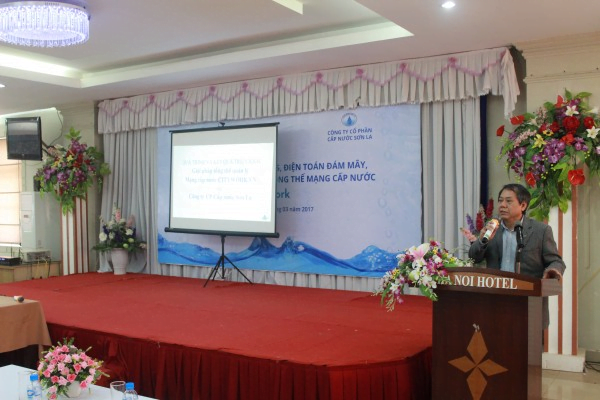 Ông Bùi Văn Đính - Giám đốc Công ty CP cấp nước Sơn La phát biểu trong buổi hội thảo ứng dụng công nghệ Gistại hội thảo (Ảnh: eKMap)