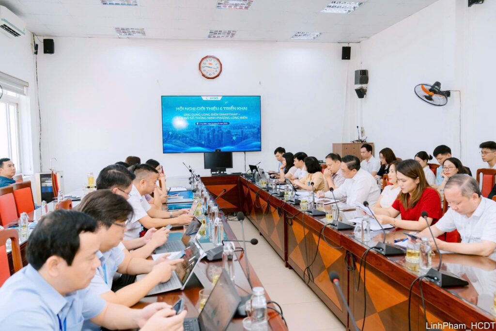 Hội nghị ra mắt ứng dụng bản đồ số thông minh Long Biên SmartMap